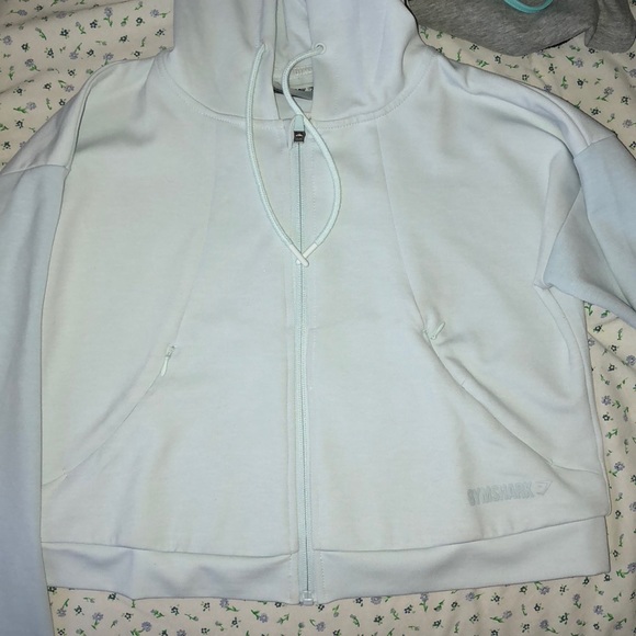 Gymshark Sweaters - Gymshark crop hoodie